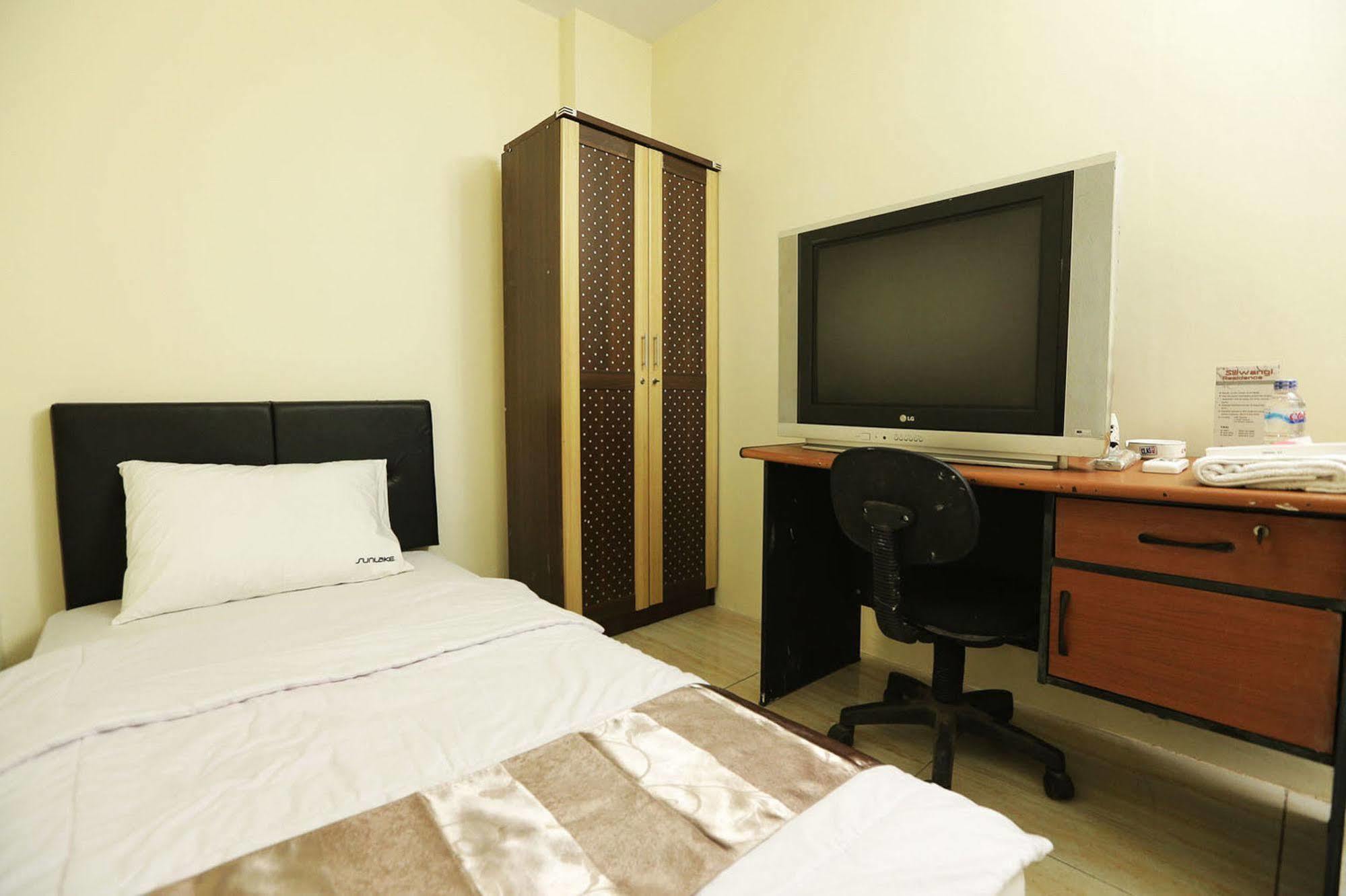 Ds Colive Siliwangi Hotel Semarang Exterior foto